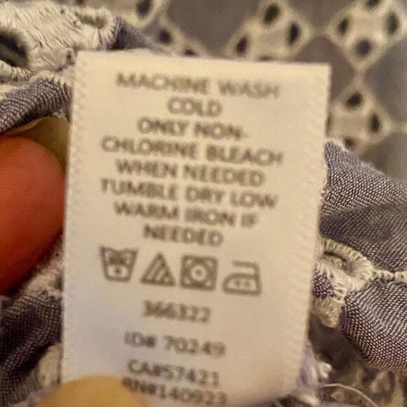 Ann Taylor LOFT The Softened Shirt (M) Popover Top Eyelet Lace Chambray Preppy - Picture 9 of 9